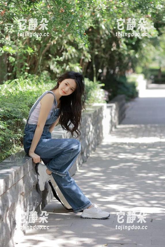 下载17吃瓜中心在线，轻松掌握娱乐圈第一手消息！